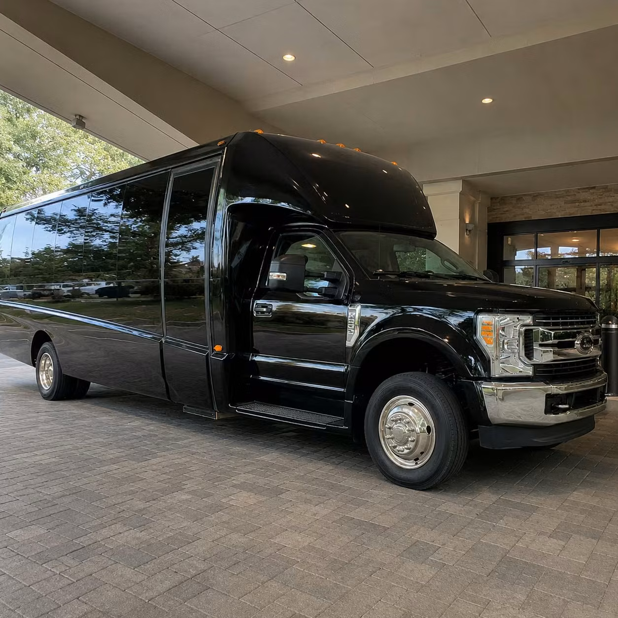 wellington 20 passenger minibus rental